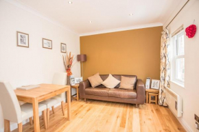 Heart Of The City Flat with Free Parking